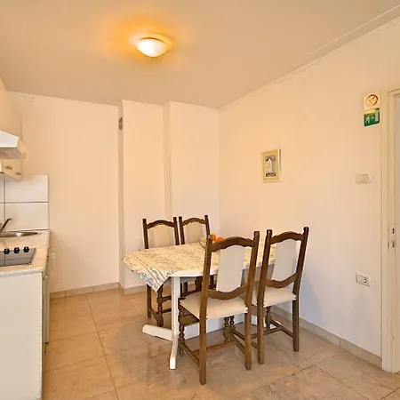 Apartment Nika 6 In Der Residenz Mit Pool Und Whirlpool In Strandnaehe Umag