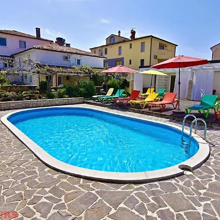 Nika 6 In Der Residenz Mit Pool Und Whirlpool In Strandnaehe Umag