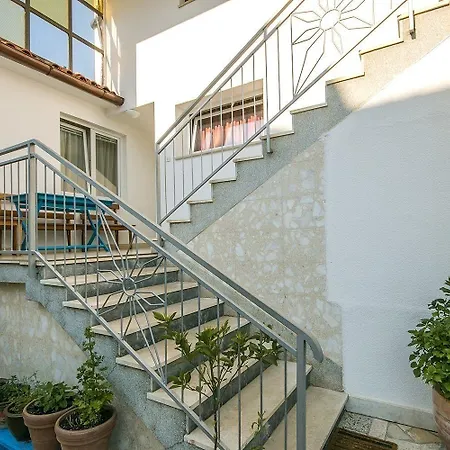 Nika 6 In Der Residenz Mit Pool Und Whirlpool In Strandnaehe