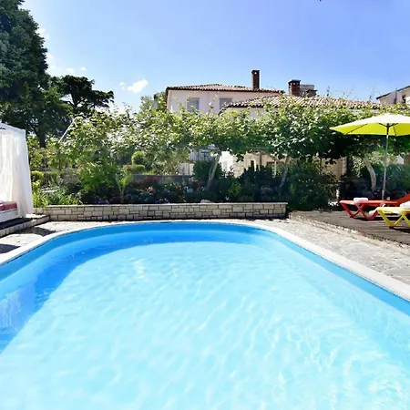 Nika 6 In Der Residenz Mit Pool Und Whirlpool In Strandnaehe