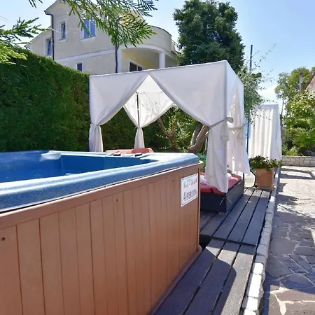 Apartment Nika 6 In Der Residenz Mit Pool Und Whirlpool In Strandnaehe *