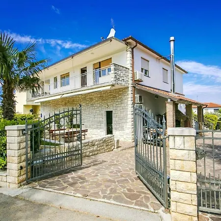 Nika 6 In Der Residenz Mit Pool Und Whirlpool In Strandnaehe דירה *